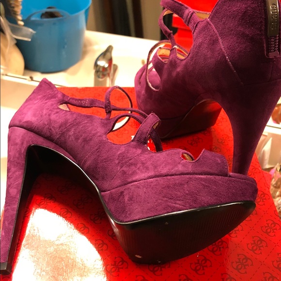 Beautiful Guess Heels 💗 - Picture 1 of 6